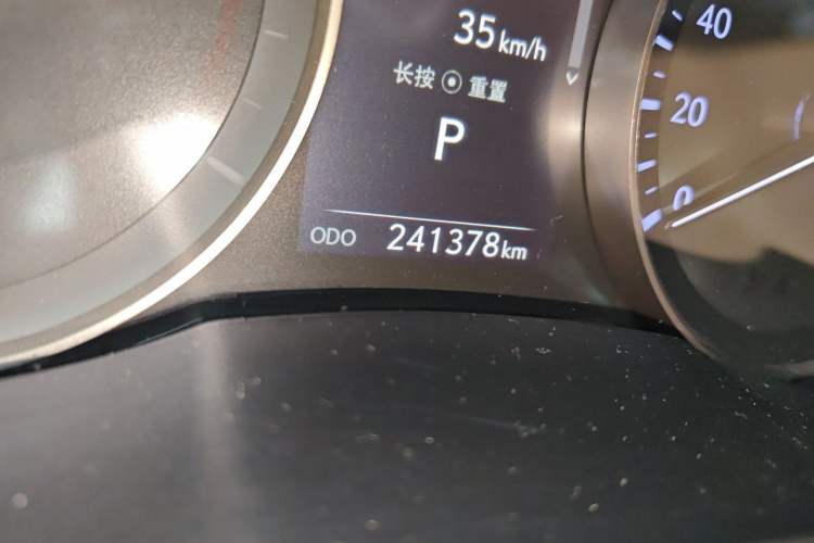 Used Lexus ES 2015 300h Comfort Edition Odometer Close Up