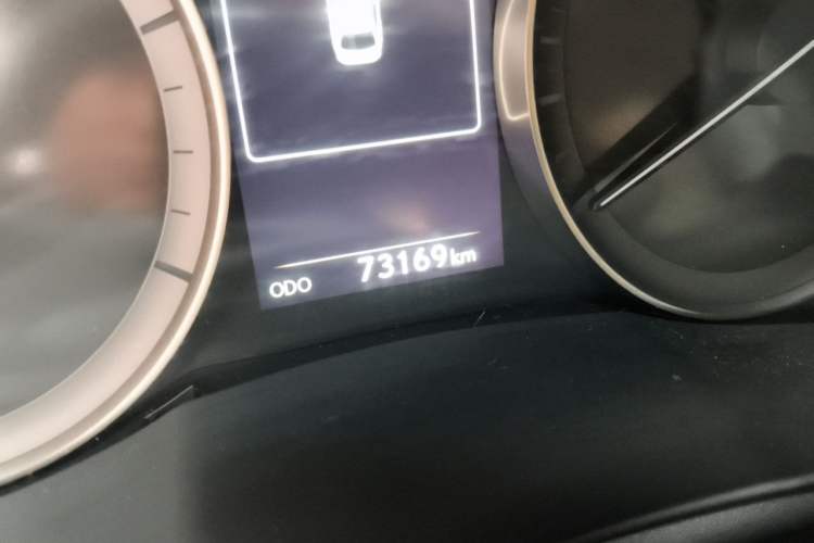 Used Lexus ES 2015 200 Elite Edition Odometer Close Up