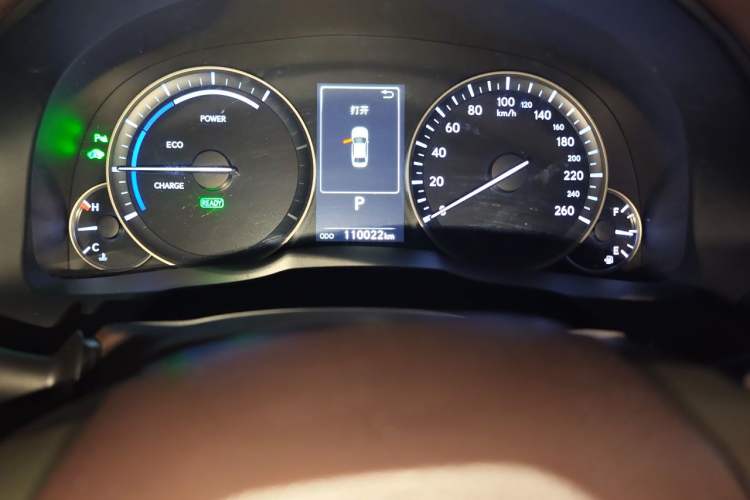 Used Lexus ES 2015 300h Comfort Edition Odometer Close Up