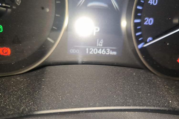 Used Lexus ES 2015 300h Comfort Edition Odometer Close Up