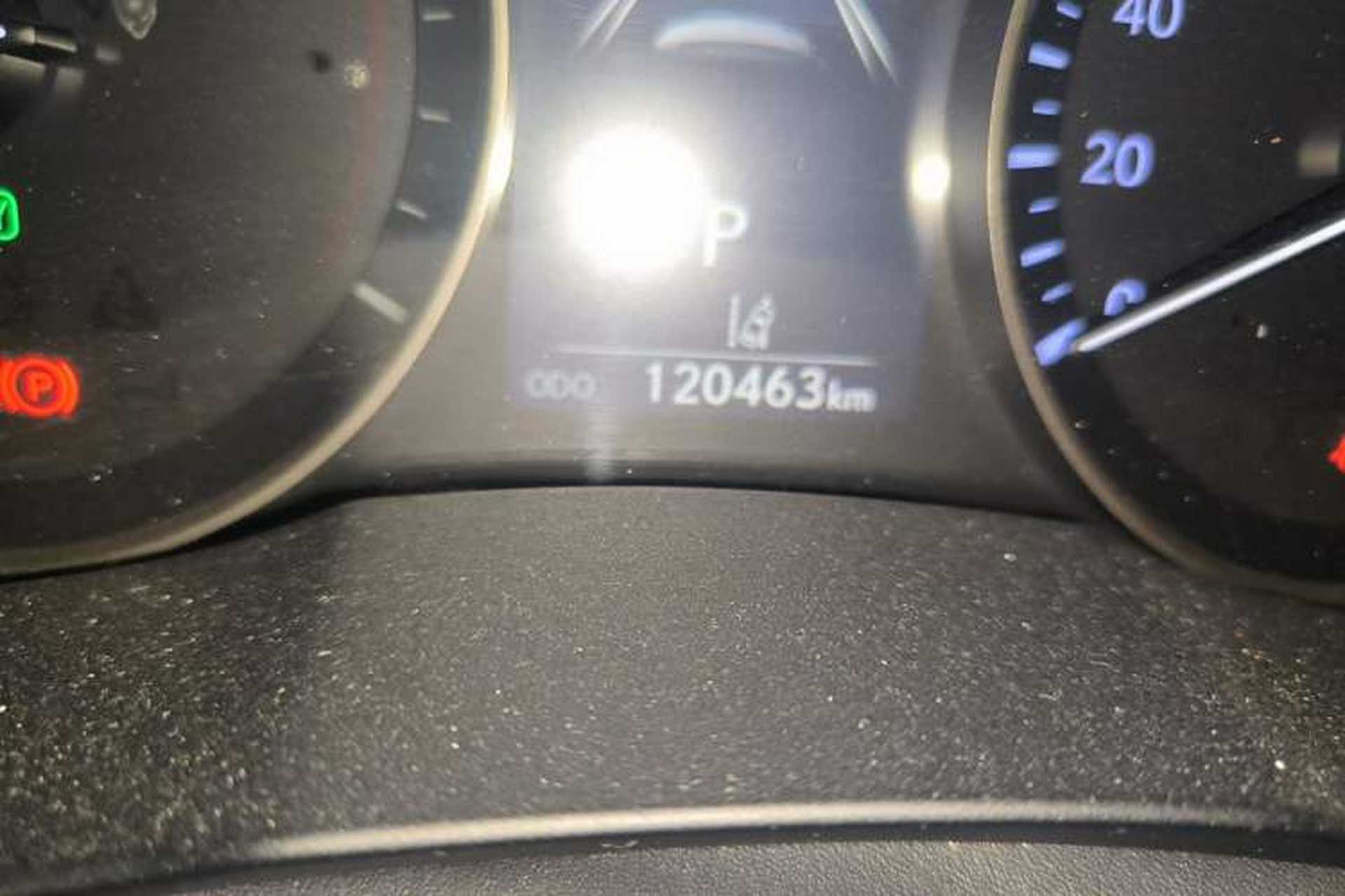 Used Lexus ES 2015 300h Comfort Edition Odometer Close Up