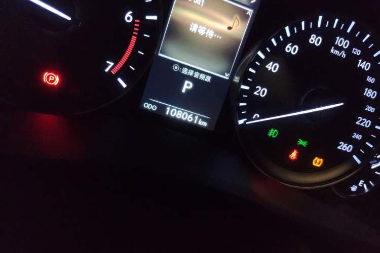 Used Lexus ES 2015 250 Elegant Edition Odometer Close Up