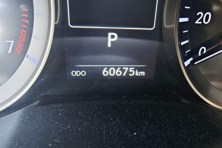 Used Lexus ES 2015 200 Elite Edition Odometer Close Up