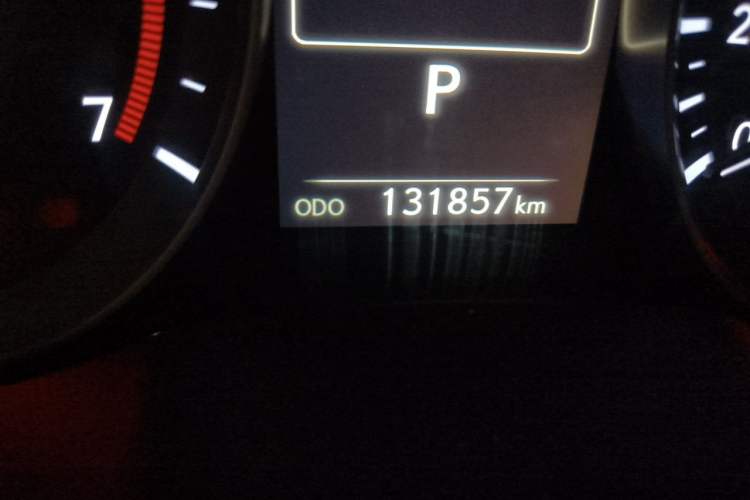 Used Lexus ES 2015 250 Elegant Edition Odometer Close Up