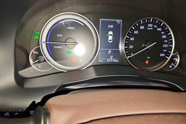 Used Lexus ES 2015 300h Comfort Edition Odometer Close Up