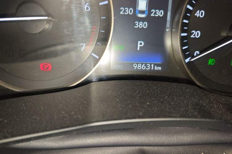 Used Lexus ES 2015 200 Elite Edition Odometer Close Up