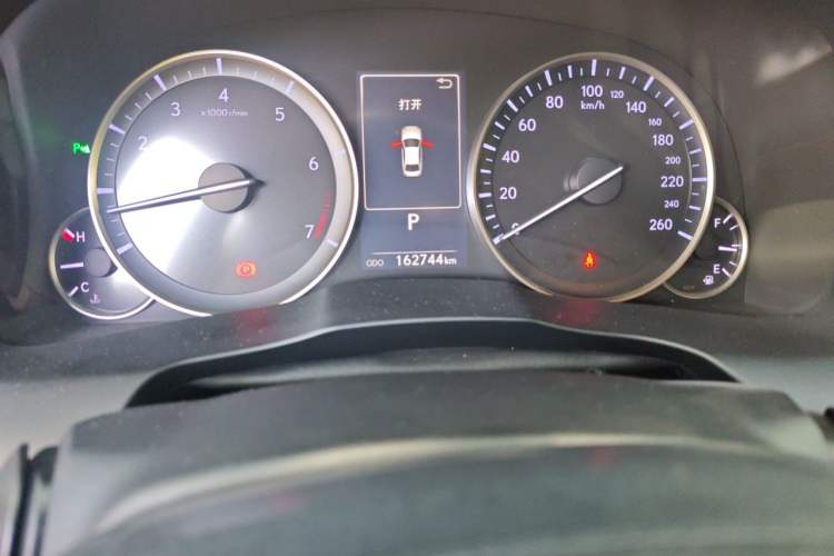 Used Lexus ES 2015 200 Elite Edition Odometer Close Up