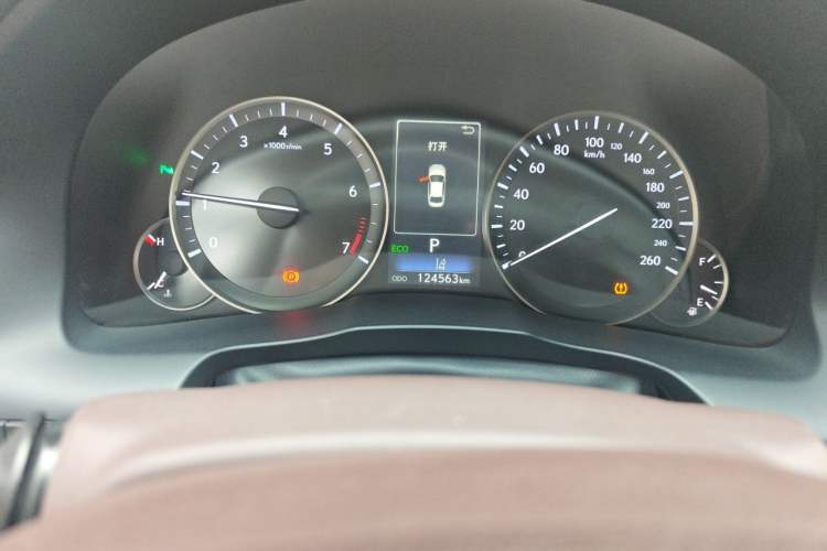 Used Lexus ES 2015 200 Comfort Edition Odometer Close Up