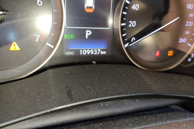 Used Lexus ES 2015 200 Elite Edition Odometer Close Up