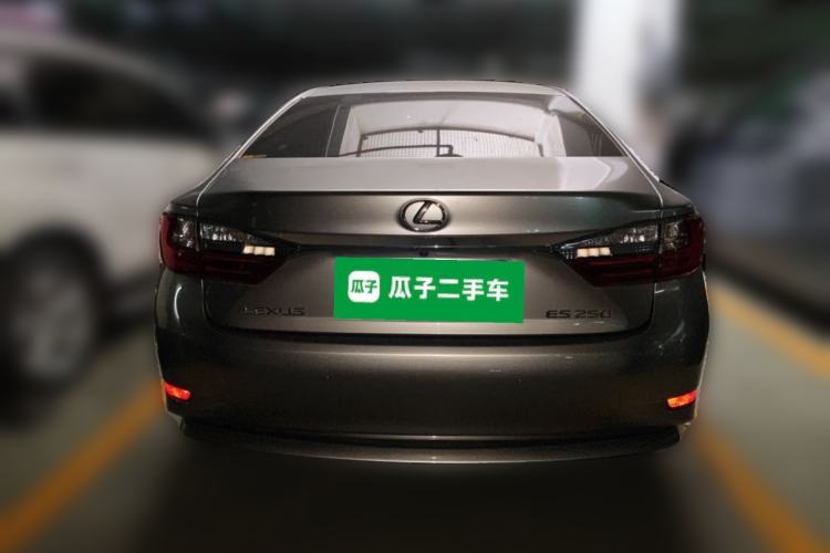 Used Lexus ES 2015 250 Elegant Edition Rear
