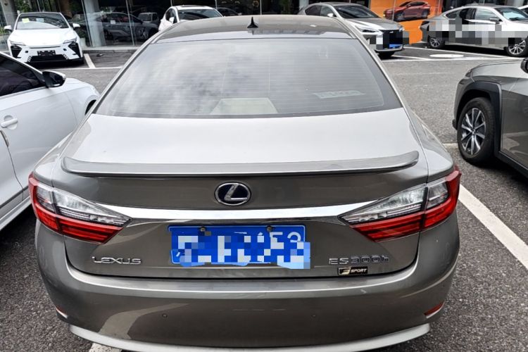 Used Lexus ES 2015 300h Comfort Edition Rear