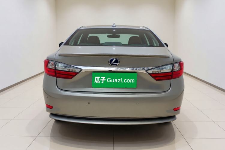 Used Lexus ES 2015 300h Comfort Edition Rear