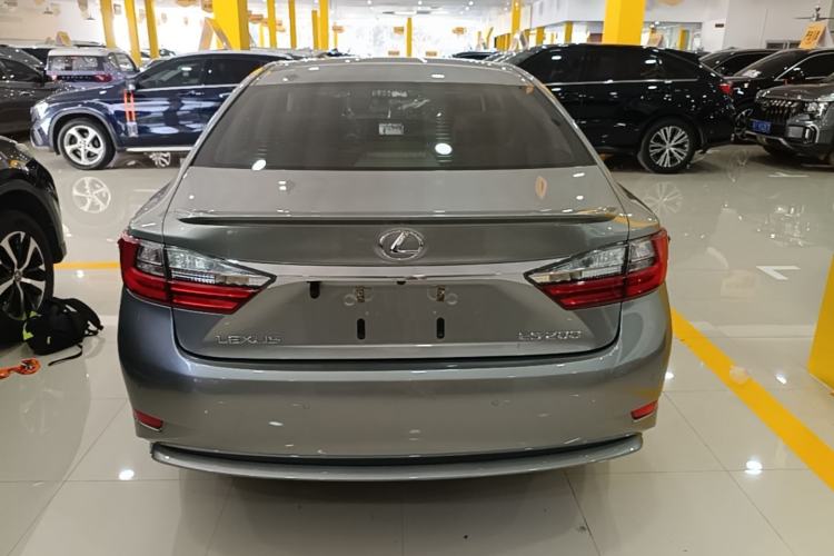 Used Lexus ES 2015 200 Elite Edition Rear