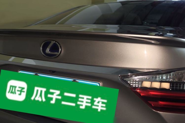 Used Lexus ES 2015 300h Comfort Edition Rear