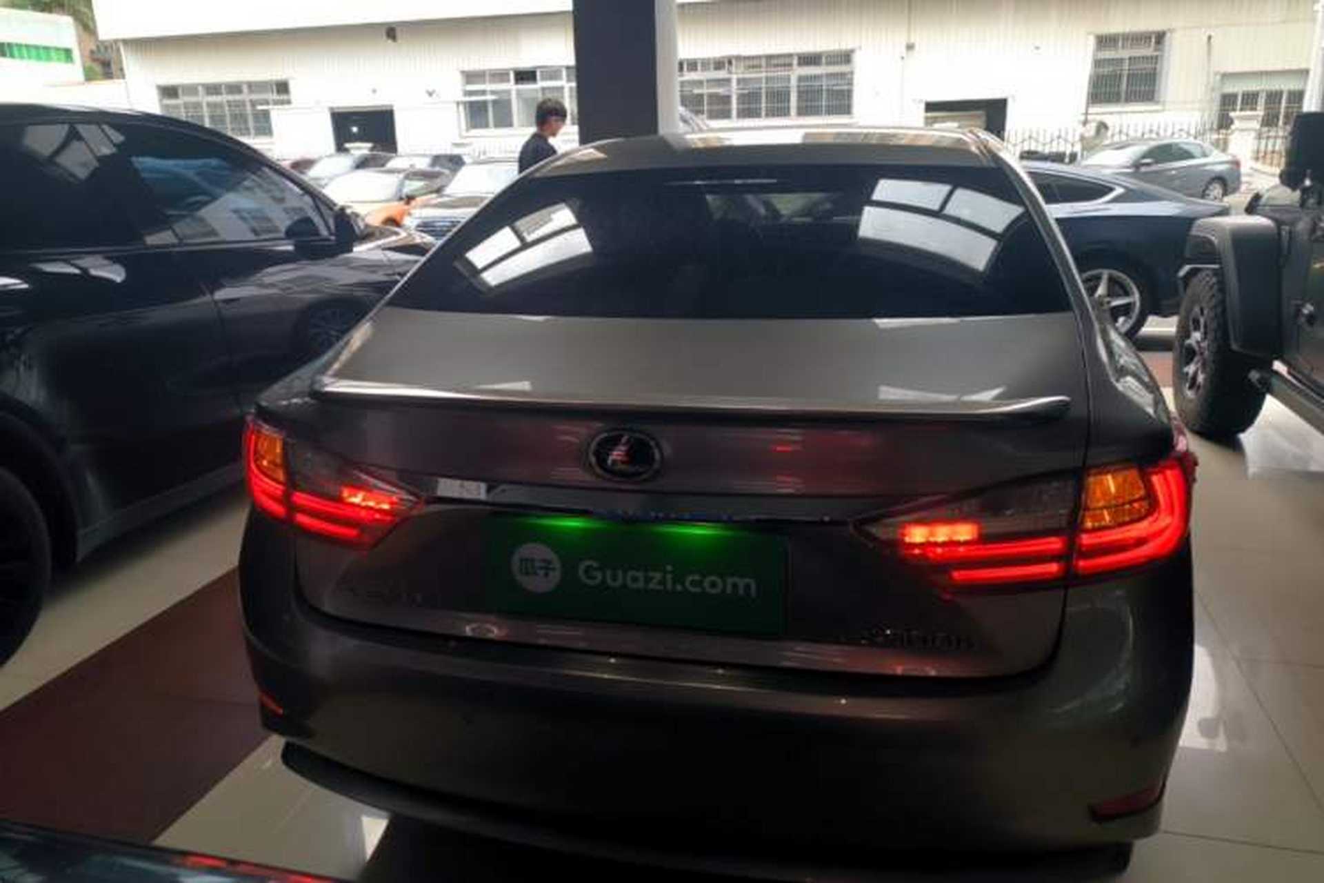 Used Lexus ES 2015 300h Luxury Edition Rear