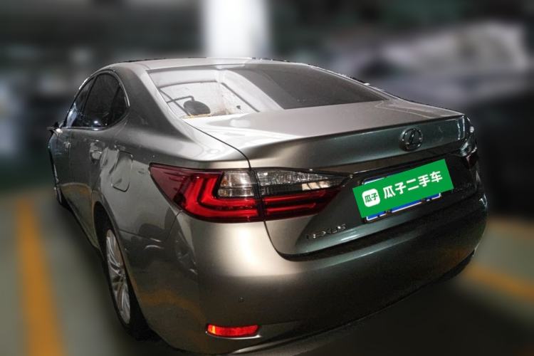 Used Lexus ES 2015 250 Elegant Edition Rear Left 45 Deg