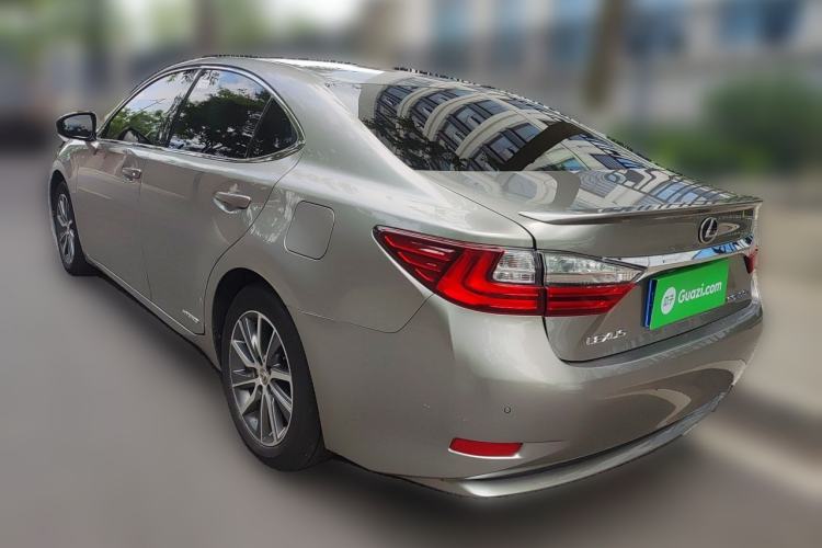 Used Lexus ES 2015 300h Comfort Edition Rear Left 45 Deg