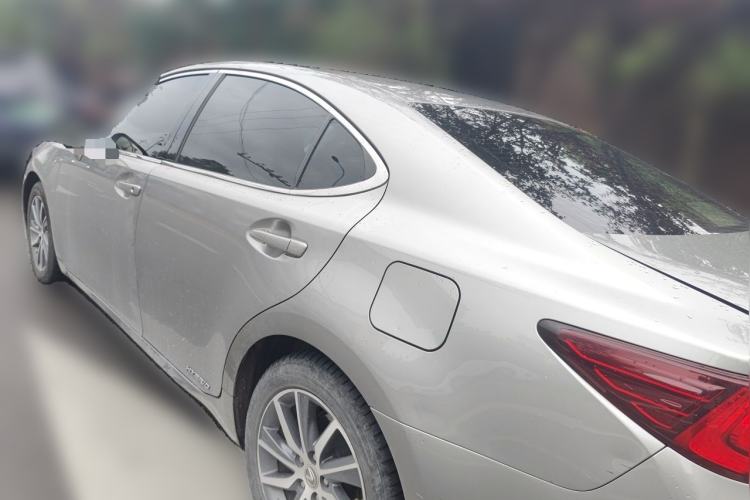 Used Lexus ES 2015 300h Comfort Edition Rear Left 45 Deg