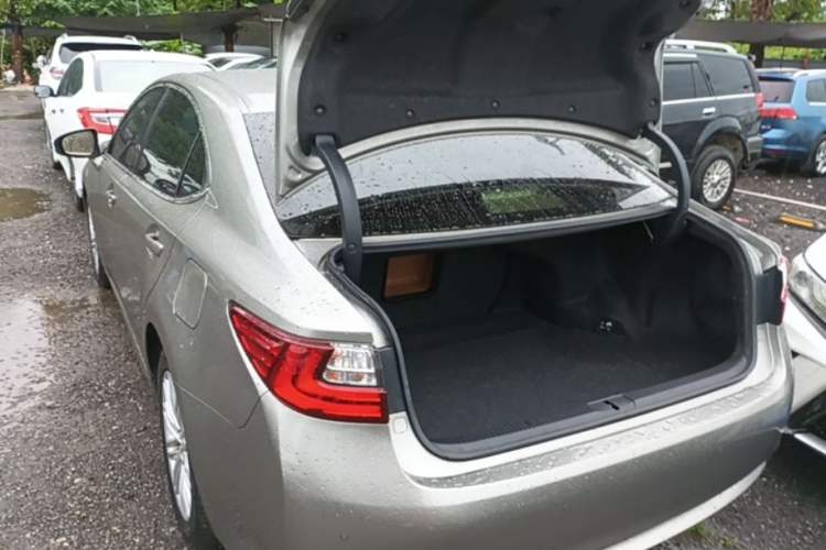 Used Lexus ES 2015 200 Elite Edition Rear Left 45 Deg