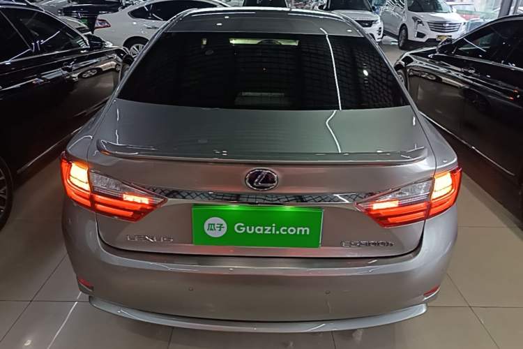 Used Lexus ES 2015 300h Comfort Edition Rear