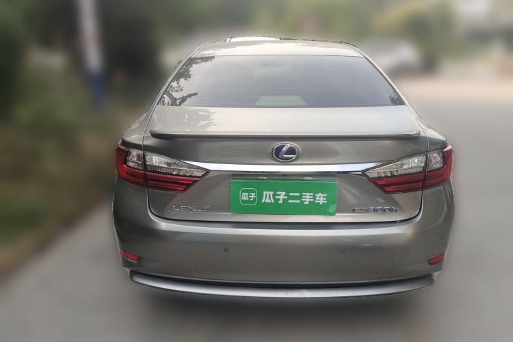 Used Lexus ES 2015 300h Comfort Edition Rear