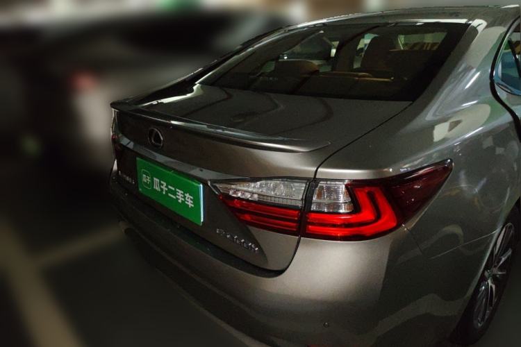 Used Lexus ES 2015 300h Comfort Edition Rear