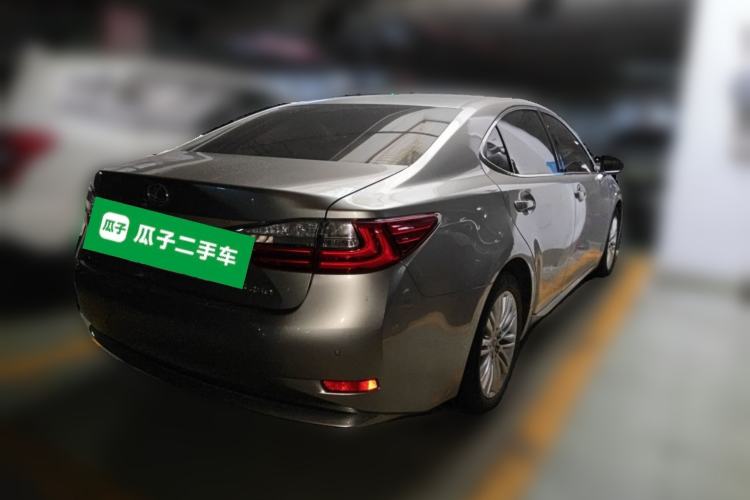 Used Lexus ES 2015 250 Elegant Edition Rear Right 45 Deg