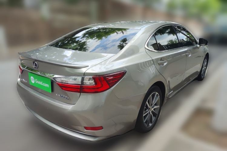 Used Lexus ES 2015 300h Comfort Edition Rear Right 45 Deg