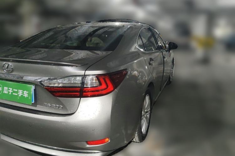 Used Lexus ES 2015 200 Comfort Edition Rear Right 45 Deg