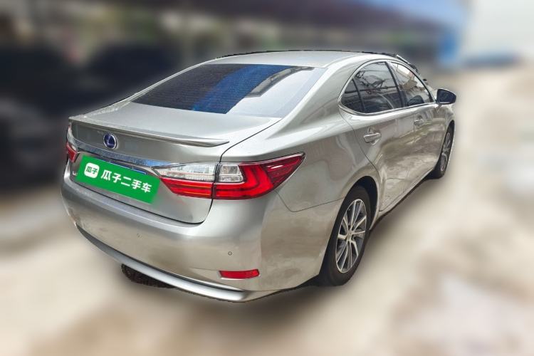 Used Lexus ES 2015 300h Comfort Edition Rear Right 45 Deg