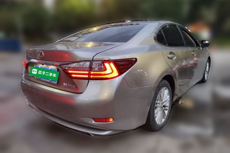 Used Lexus ES 2015 250 Elegant Edition Rear Right 45 Deg