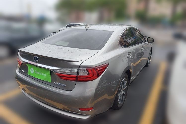 Used Lexus ES 2015 300h Premium Edition Rear Right 45 Deg