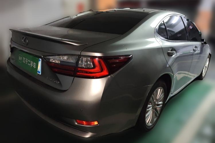 Used Lexus ES 2015 200 Comfort Edition Rear Right 45 Deg