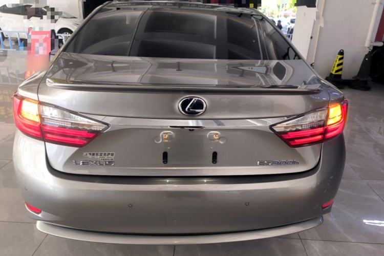 Used Lexus ES 2015 300h Comfort Edition Rear