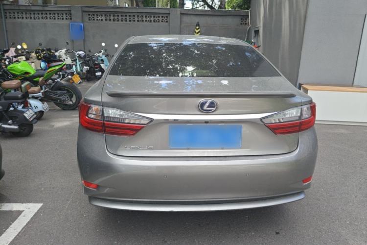 Used Lexus ES 2015 300h Luxury Edition Rear