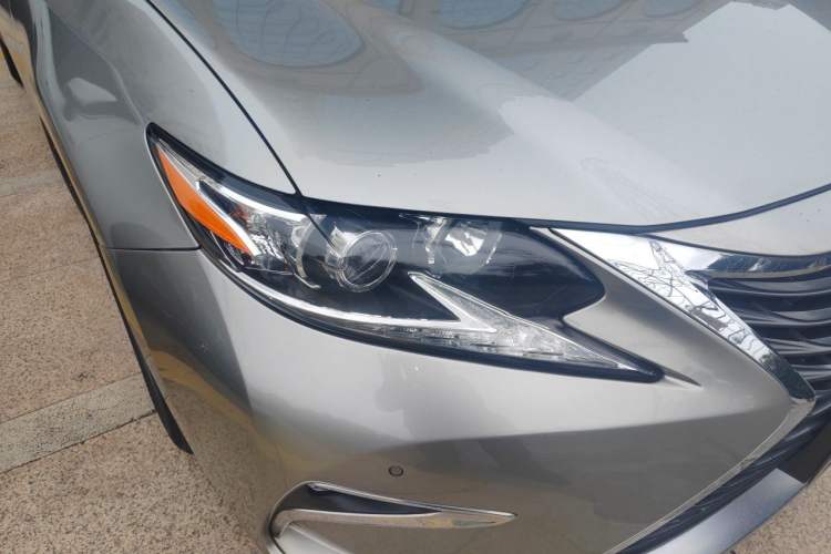 Used Lexus ES 2015 300h Comfort Edition Right Front Headlight
