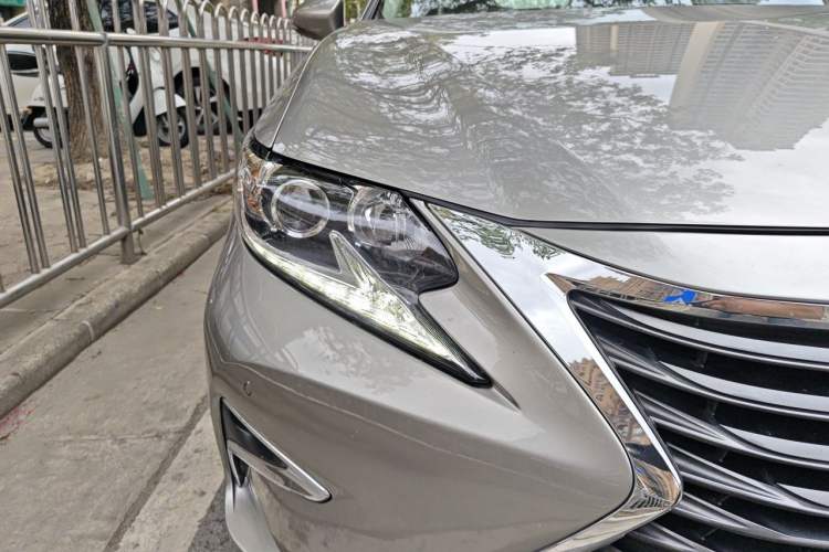 Used Lexus ES 2015 300h Comfort Edition Right Front Headlight