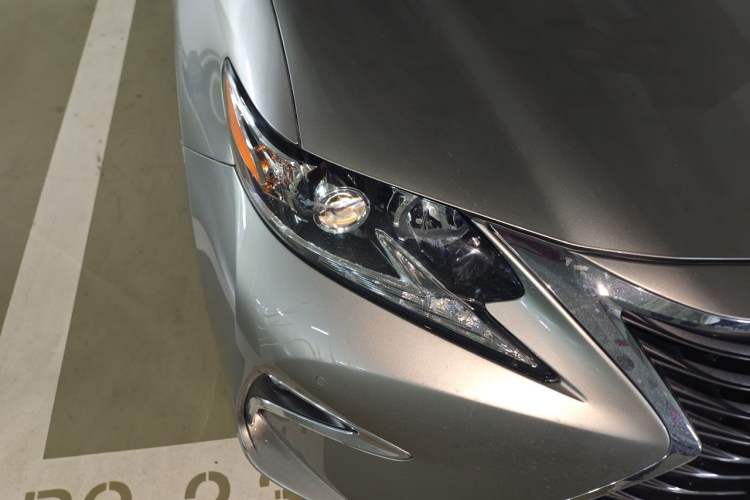 Used Lexus ES 2015 300h Comfort Edition Right Front Headlight