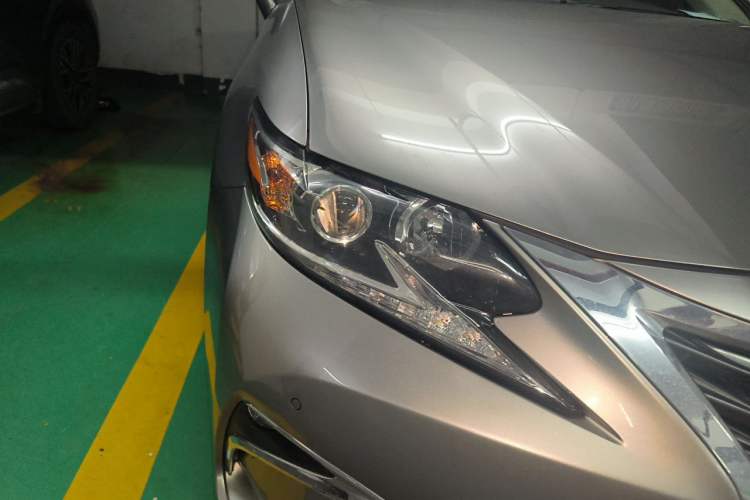Used Lexus ES 2015 300h Comfort Edition Right Front Headlight