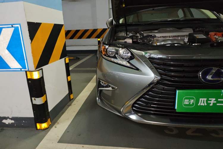 Used Lexus ES 2015 300h Comfort Edition Right Front Headlight