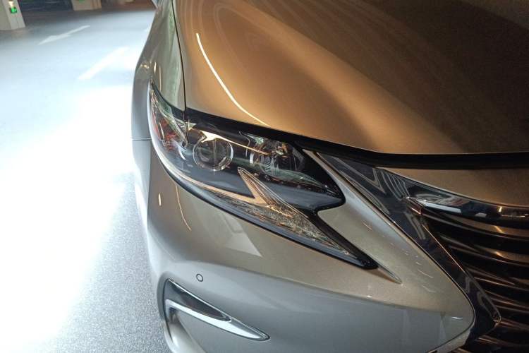 Used Lexus ES 2015 200 Comfort Edition Right Front Headlight