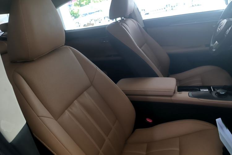 Used Lexus ES 2015 300h Comfort Edition Right Front Seat