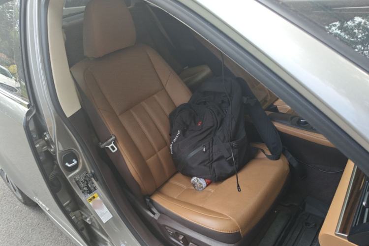 Used Lexus ES 2015 300h Luxury Edition Right Front Seat