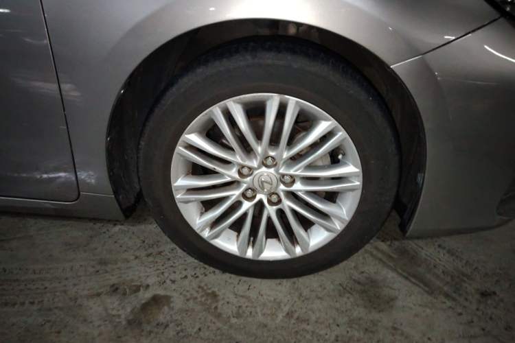 Used Lexus ES 2015 200 Elite Edition Right Front Wheel Hub