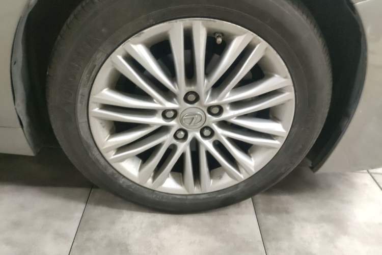 Used Lexus ES 2015 200 Elite Edition Right Front Wheel Hub