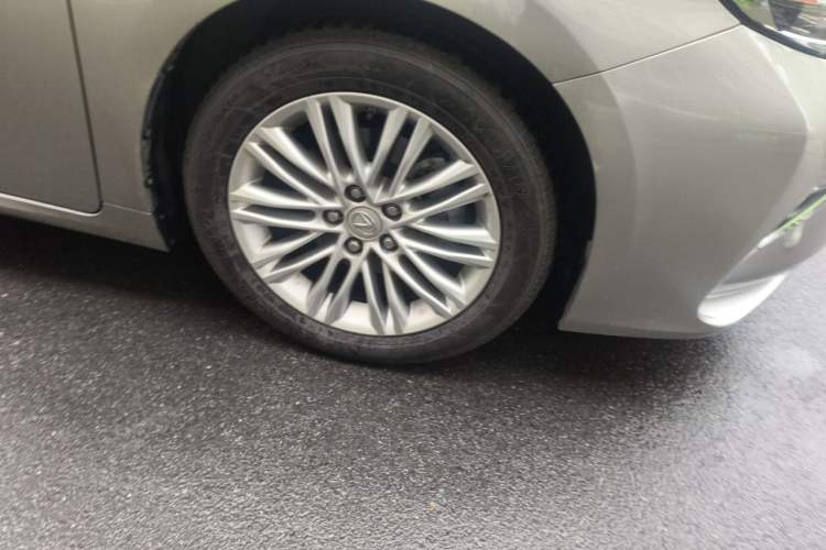 Used Lexus ES 2015 200 Elite Edition Right Front Wheel Hub