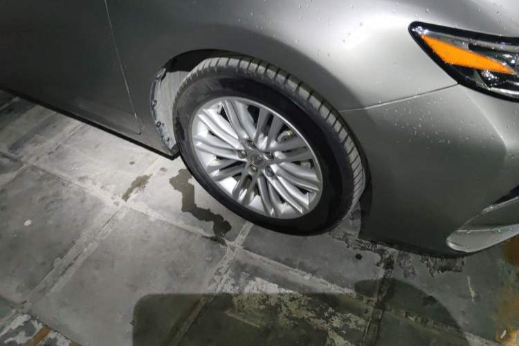 Used Lexus ES 2015 200 Comfort Edition Right Front Wheel Hub