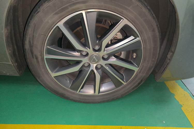 Used Lexus ES 2015 300h Comfort Edition Right Front Wheel Hub