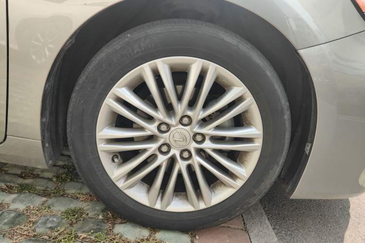 Used Lexus ES 2015 200 Elite Edition Right Front Wheel Hub