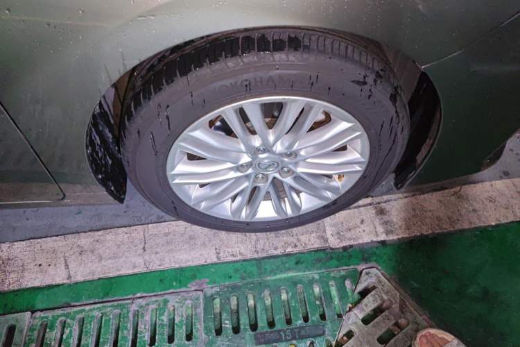 Used Lexus ES 2015 200 Elite Edition Right Front Wheel Hub